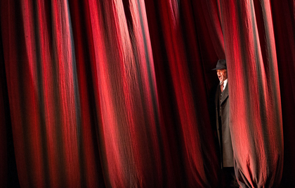 Anthony Michaels-Moore in Peter Konwitschny's production of Verdi's <em>La Traviata</em>. English National Opera, 2013. Photo by Tristan Kenton.